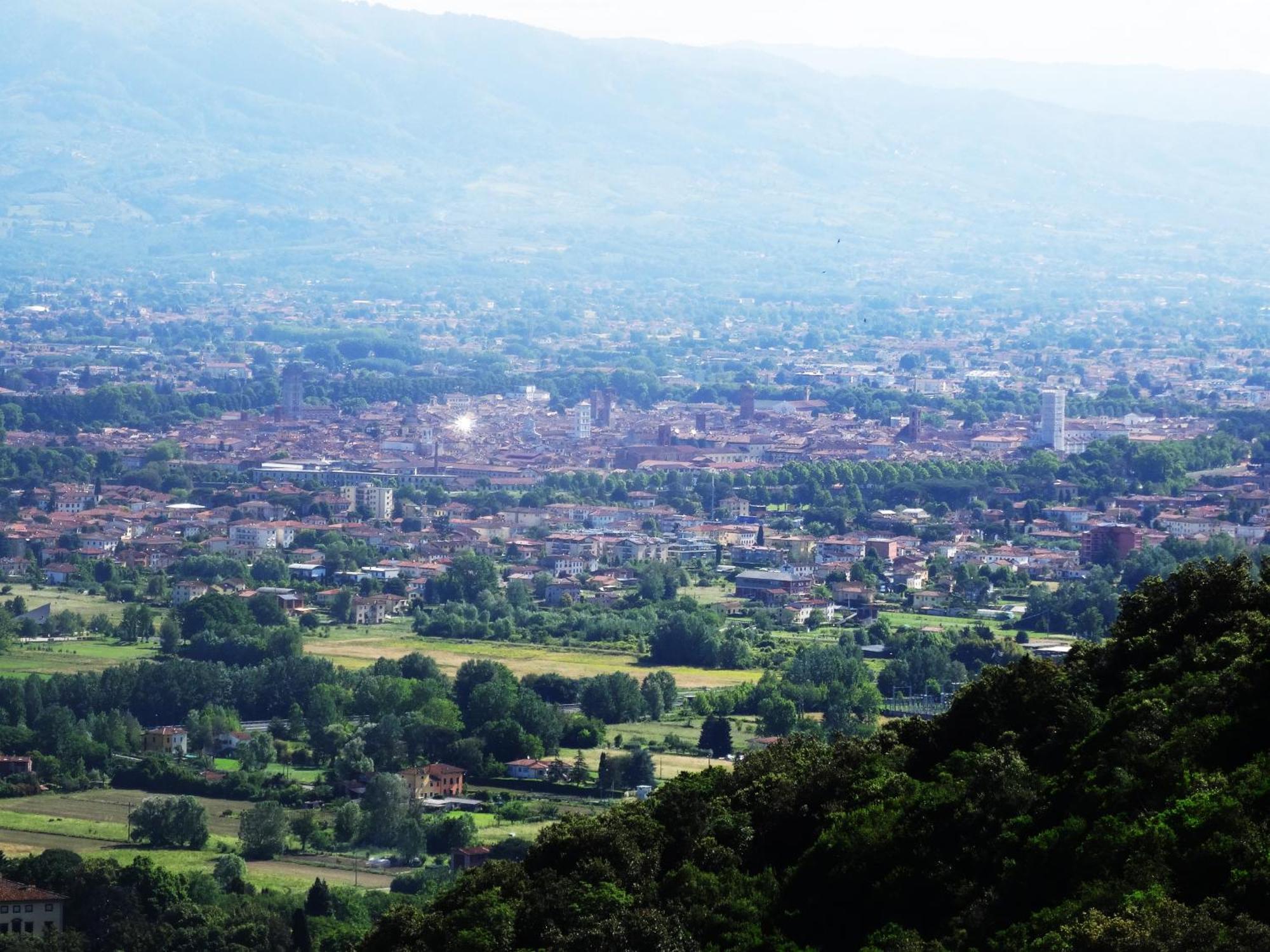 Villetta Farfallina "The Unique Property In The World With An Openable Roof" Lucca Esterno foto